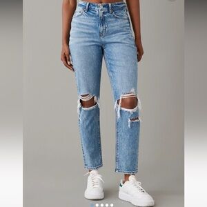 American Eagle Strigid Mom Jeans